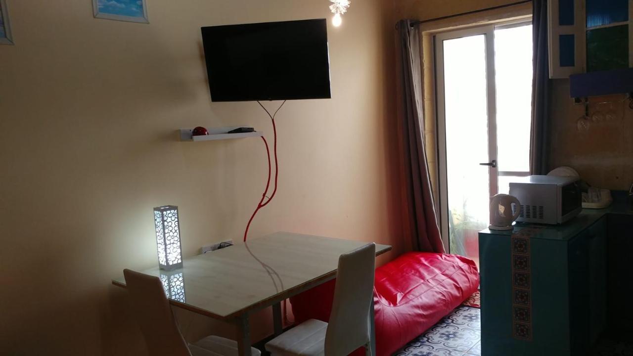 Triesti Home Виктория Екстериор снимка
